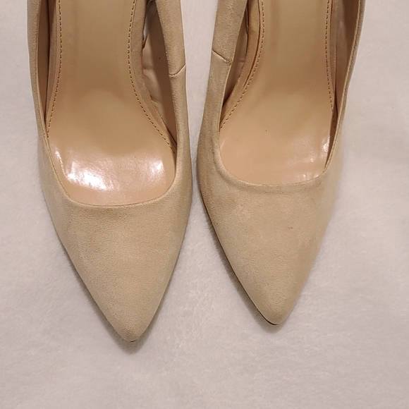 FOREVER 21 NUDE/Cream Faux Suede Pointy Toe Heeled pumps Size 8.5 - Picture 5 of 10